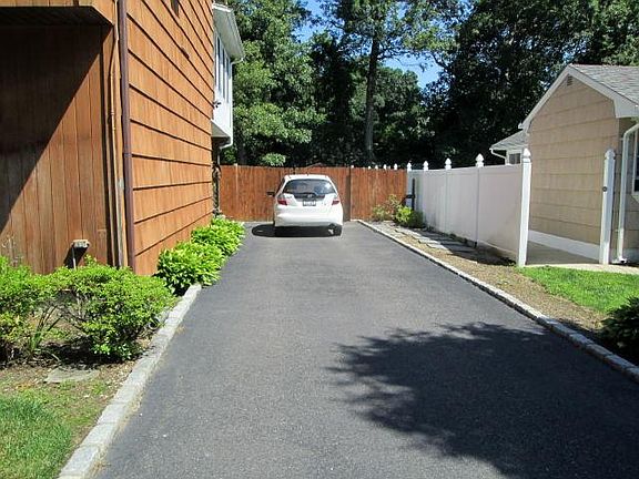 2nd image of 15 Yarmouth St #A