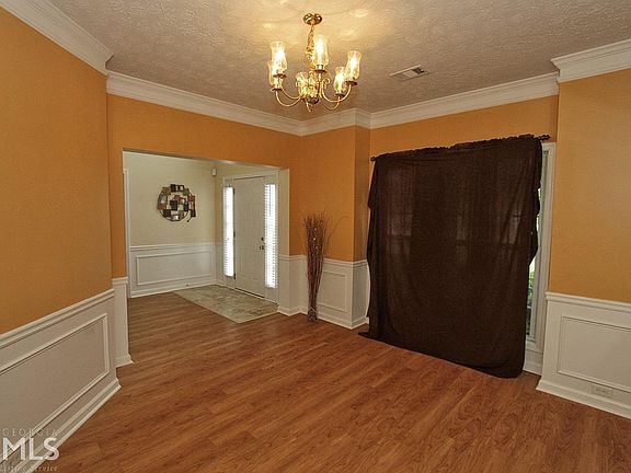 4th image of 125 Rosemary Pl