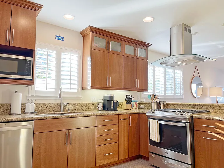 2440 Greenwood Ave — Photo 14