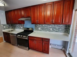30-96 32nd St #2, Astoria, NY 11102