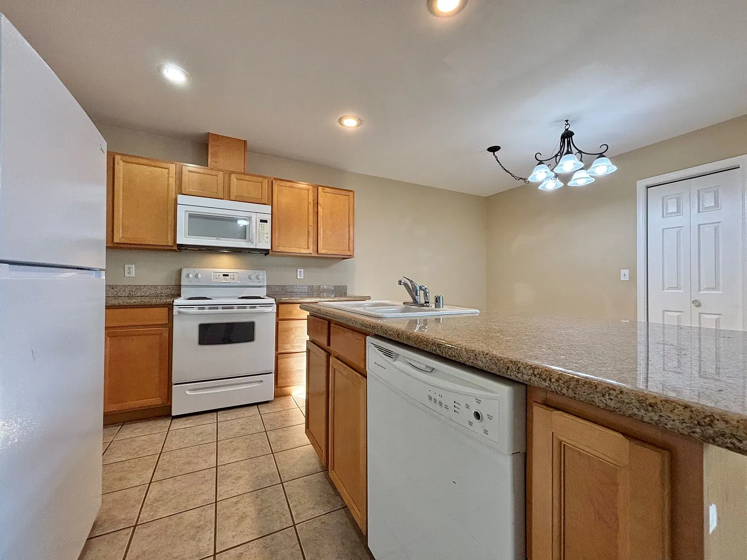 Spacious 3-Bed, 2-Bath Modern Duplex in Airway Heights! — Photo 4