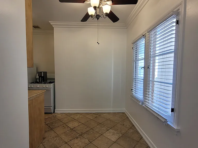 Reeves Apartments — Photo 26