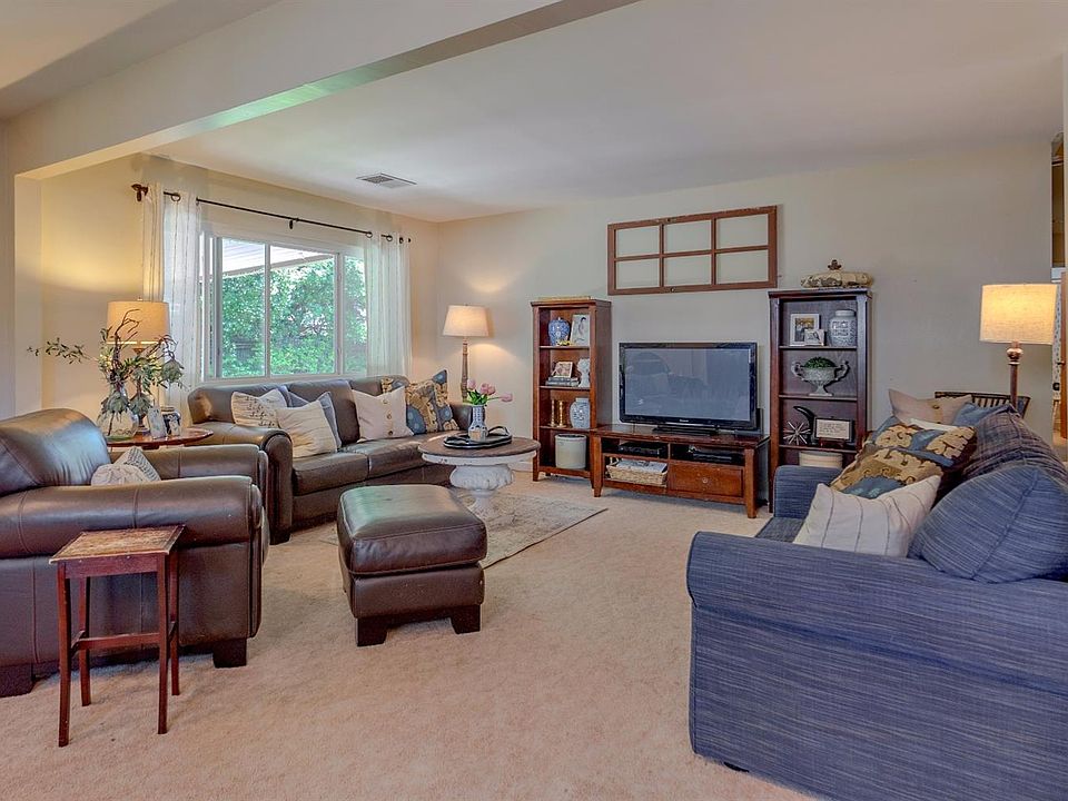 1st image of 1737 Spruce Dr