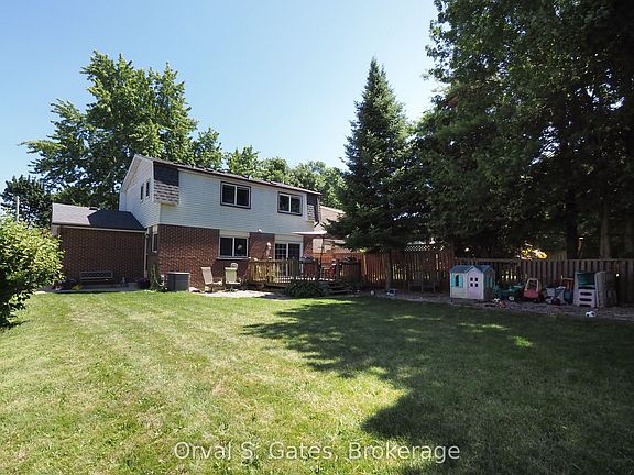 4th image of 3 Queensdale Cres