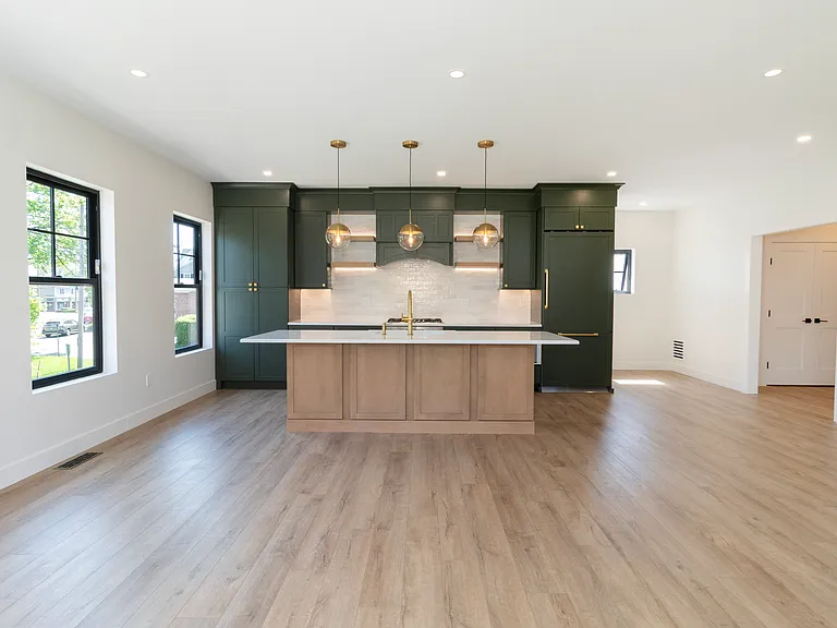650 Main St #3 — Photo 17