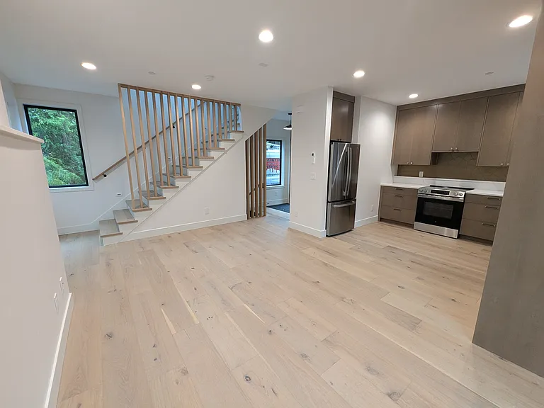 3951 W Barrett Ln — Photo 7