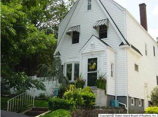 22 University Pl, Staten Island, NY 10301