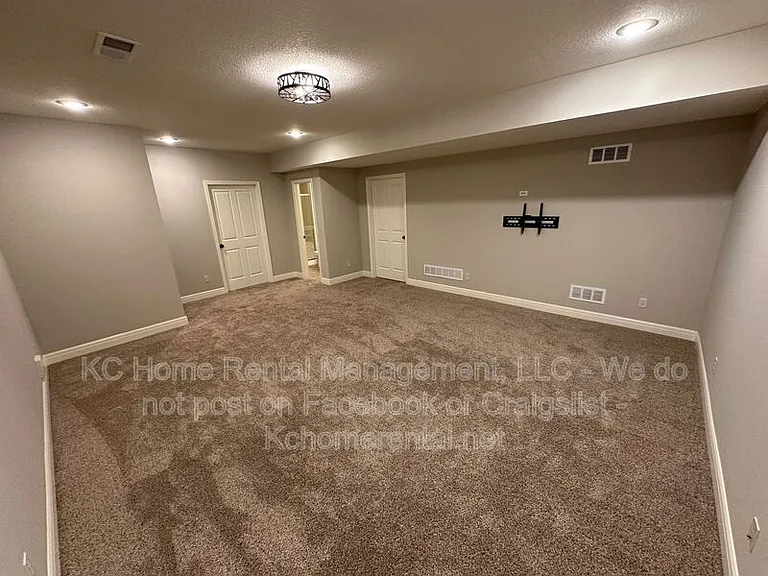 8608 W 165th Pl — Photo 37