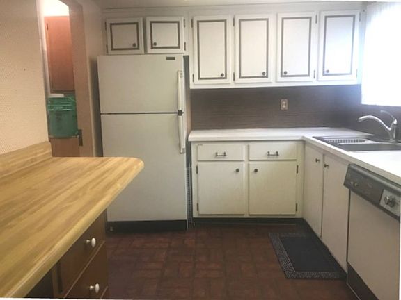 5th image of 750 Lakeshire Trl APT B2