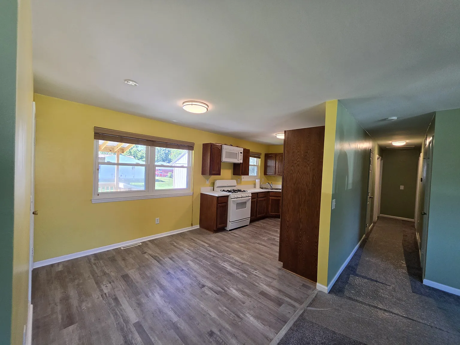 3 bed, 1.5 bath, 1050 sqft, $2,000 — Photo 4