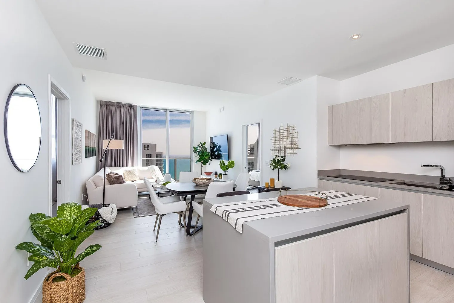 2 bed, 2.0 bath, 1097 sqft, $7,311 — Photo 3