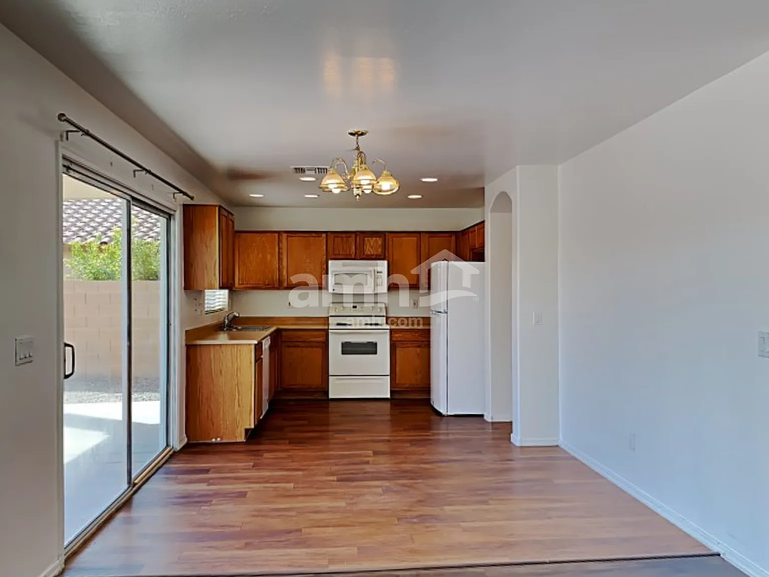 4 bed, 2.5 bath, 2035 sqft, $2,015 — Photo 4