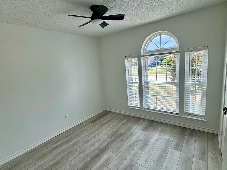 2304 Corral Dr — Photo 13
