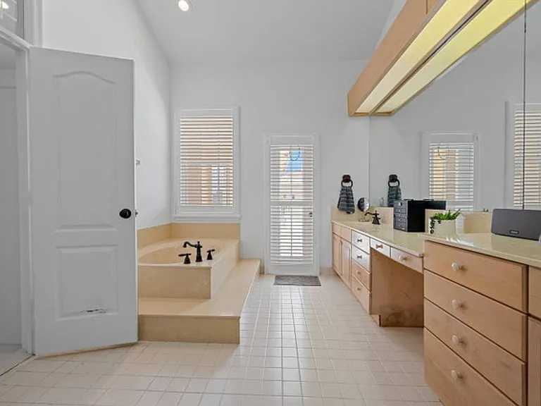 8738 Marlamoor Ln — Photo 23