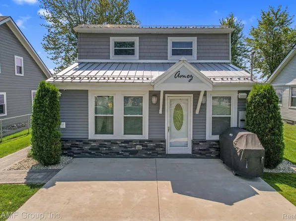 38420 Murdicks Dr, New Baltimore, MI 48047