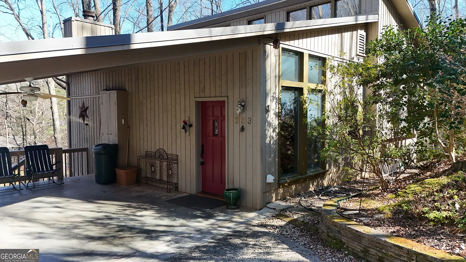 283 Chalet Dr photo 1