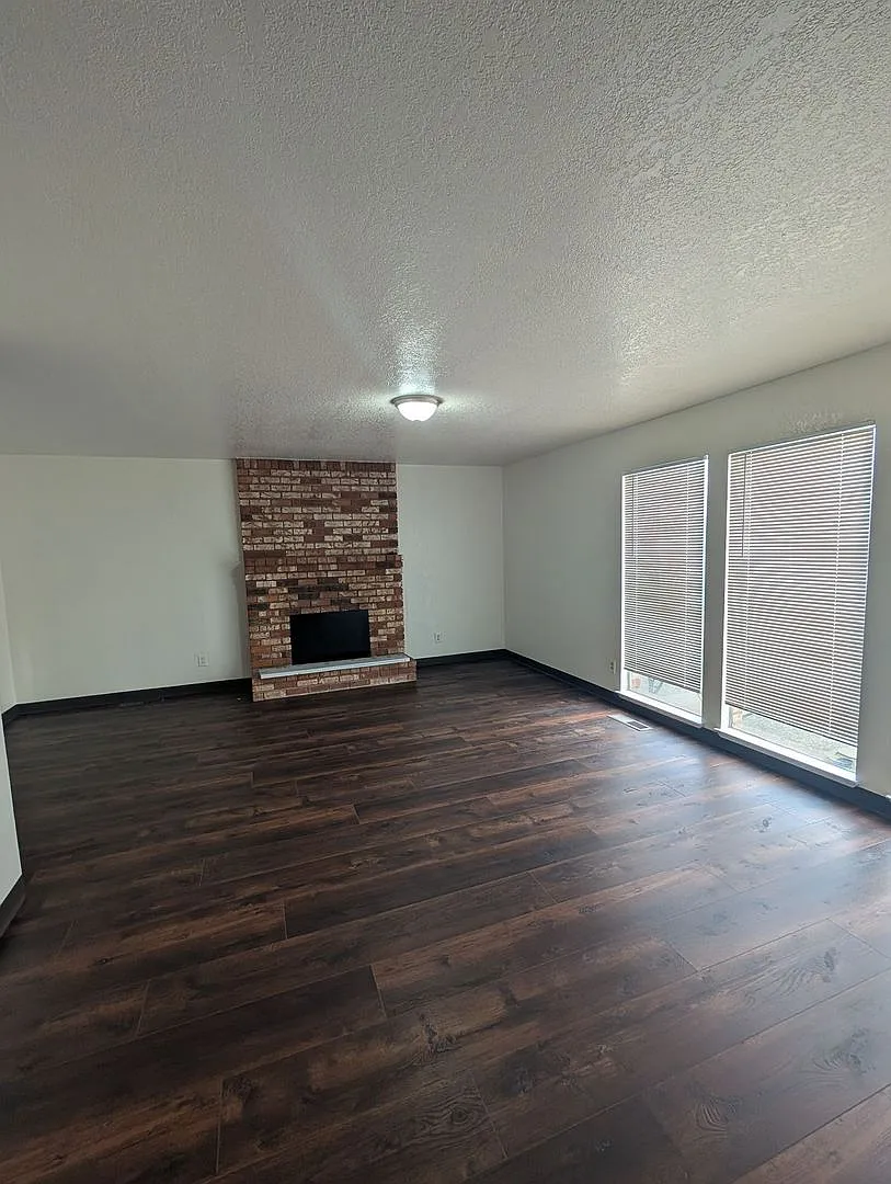 Charming 3-Bed, 2-Bath Home with Open Concept — Photo 2