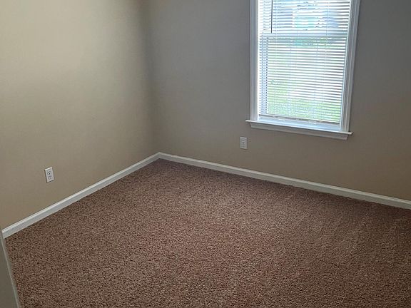 3rd image of 4241 Wilshire Dr
