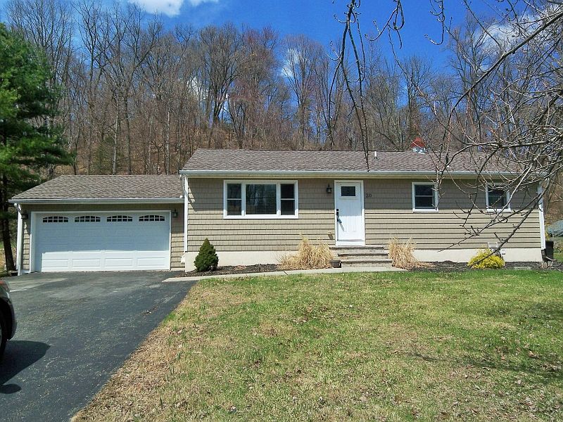 1st image of 20 Woodland Dr