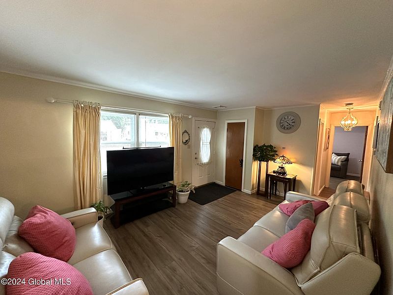 5th image of 309 Chiswell Road