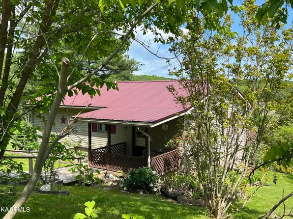 727 Chambers Rd, Jacksboro, TN 37757