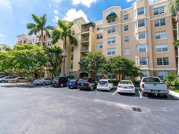 2nd image of 19501 E Country Club Dr APT 302