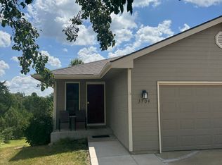 3704 SW Moundview Ct, Topeka, KS 66610