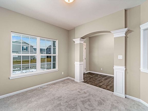 Ideal office, living room or dining space