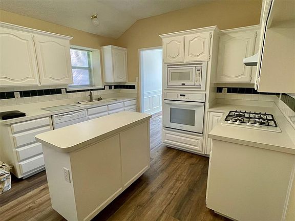 3rd image of 1415 Woodmont Dr #1415