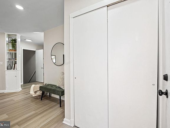 3rd image of 1513 Flora Ln