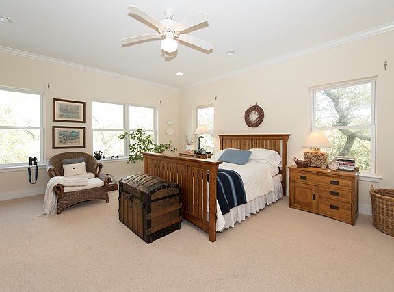 4th image of 101 Silver Oak Pl