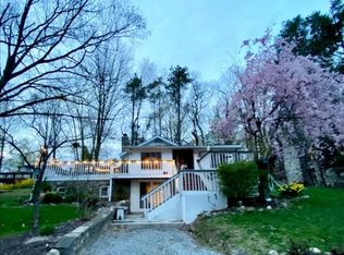 8 Hillside Ter, Sussex, NJ 07461