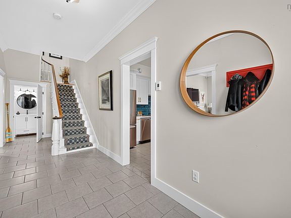 5th image of 84 Charlotte St
