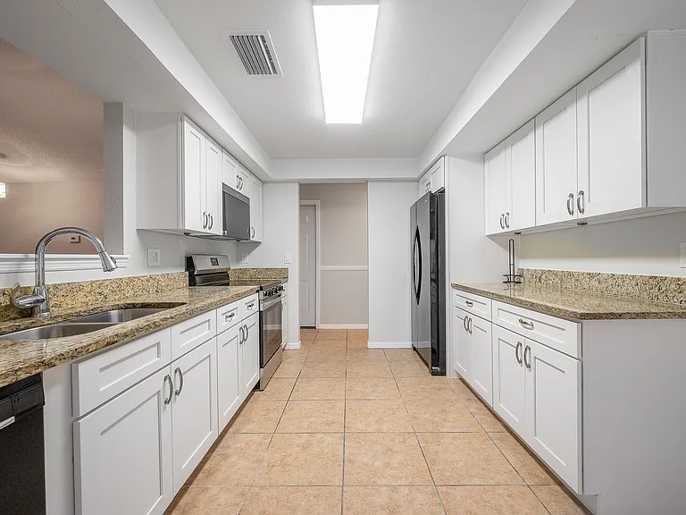 4914 Samoa Cir — Photo 13