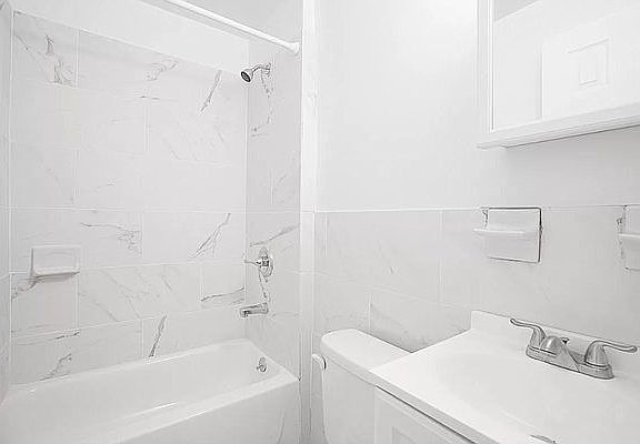 4th image of 32 Saint Marks Pl APT 11