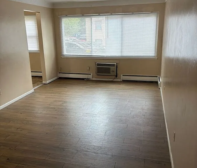 1015 York Ave #1 — Photo 1