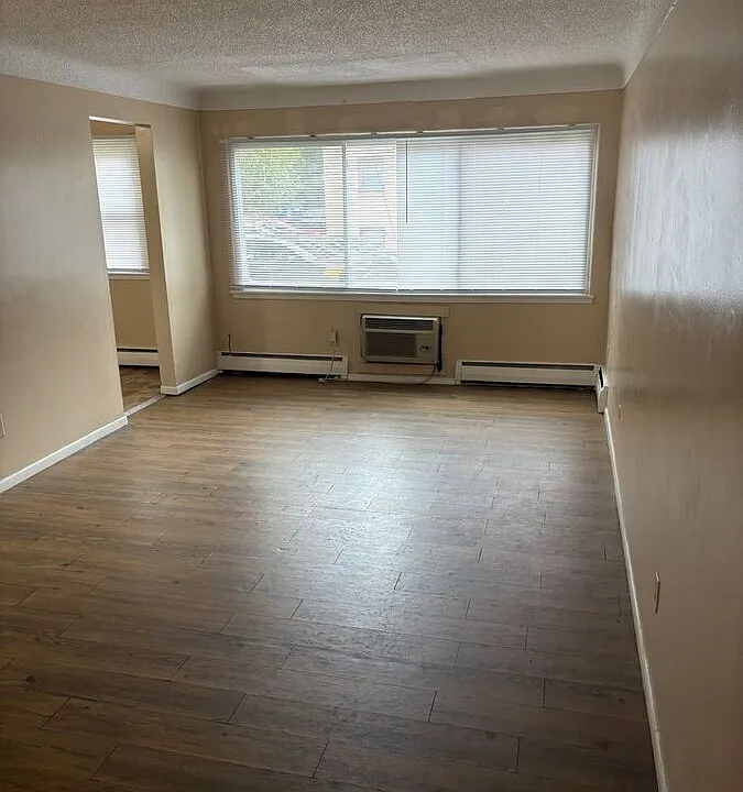 1015 York Ave #1