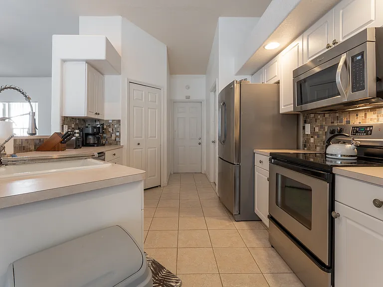 4728 SW 24th Ave — Photo 19