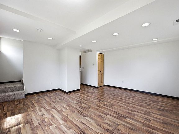 4th image of 406 2nd St S