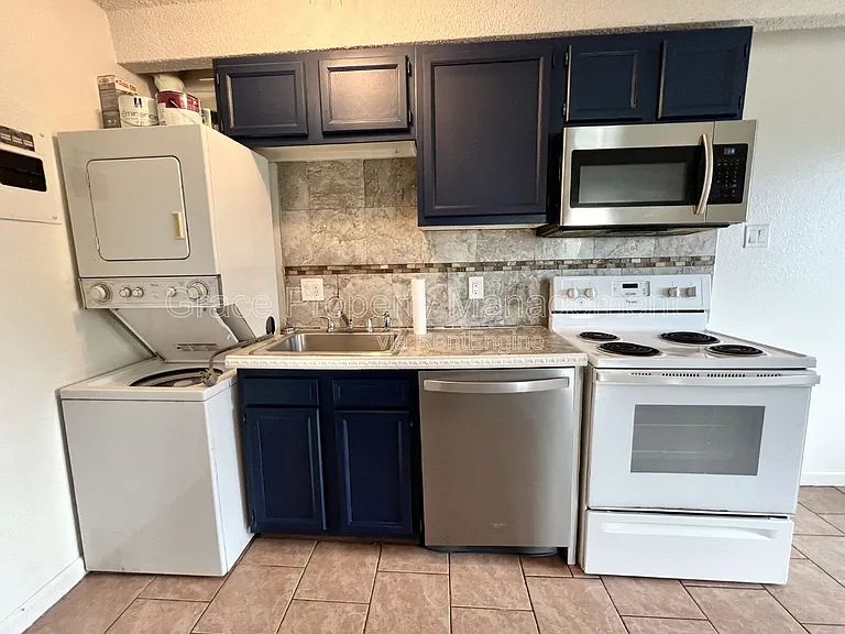 1180 Yosemite St #301 — Photo 7