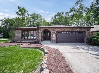 313 N Warwick Ave, Westmont, IL 60559