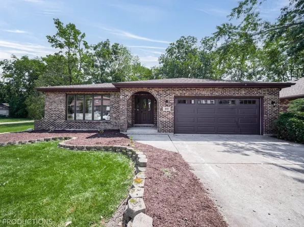 313 N Warwick Ave, Westmont, IL 60559