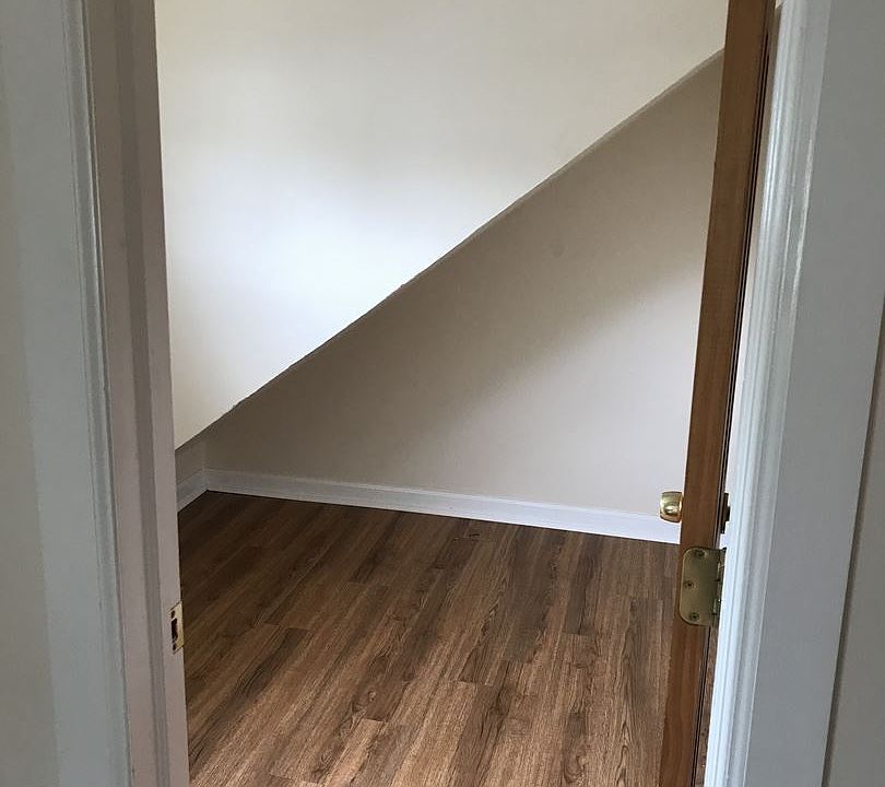 1st image of 9 Edward St #B