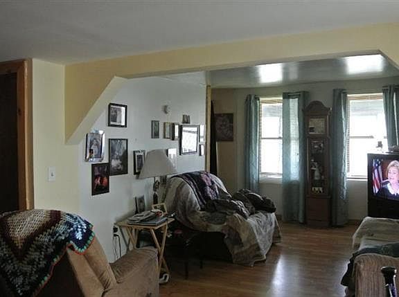 5th image of 10 Poplar Ave