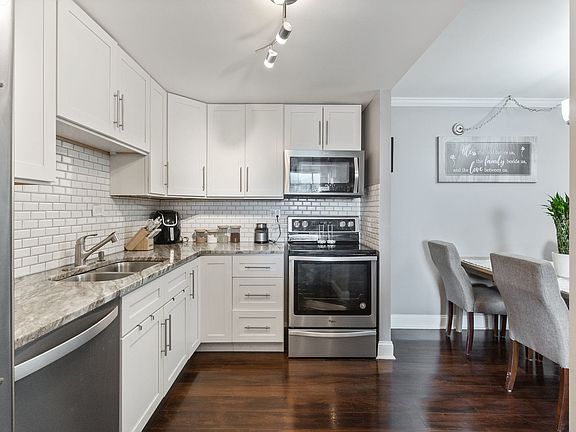 2nd image of 11 W Green St APT 308