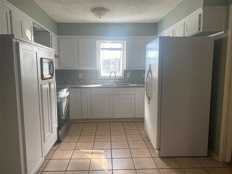 501 Towne House Ln — Photo 13