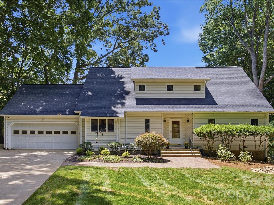 1st image of 2216 Holly Ln