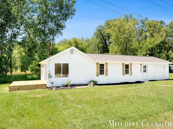 402 W Washington St, Sheridan, MI 48884