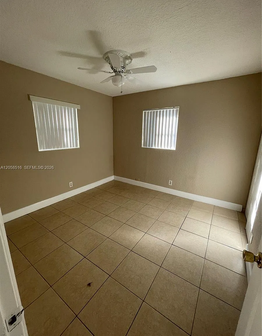 2 bed, 990 sqft, $2,500 — Photo 3