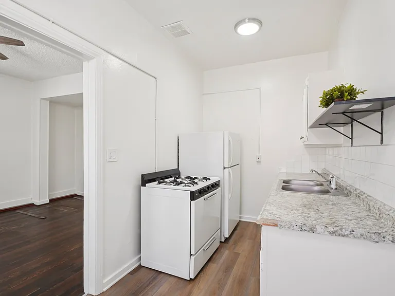 Wendover Apartments — Photo 9